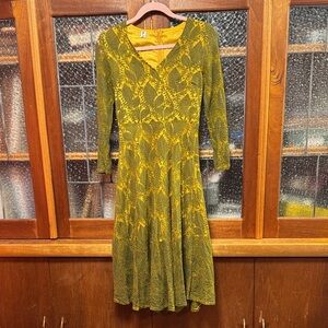 YISO-Elegant/Flattering Green and Yellow Patterned 3/4” Sleeve Dress MIDI